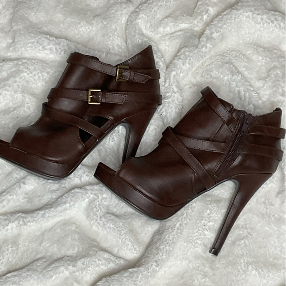 Delicious brand ankle bootie heel - Picture 3 of 6